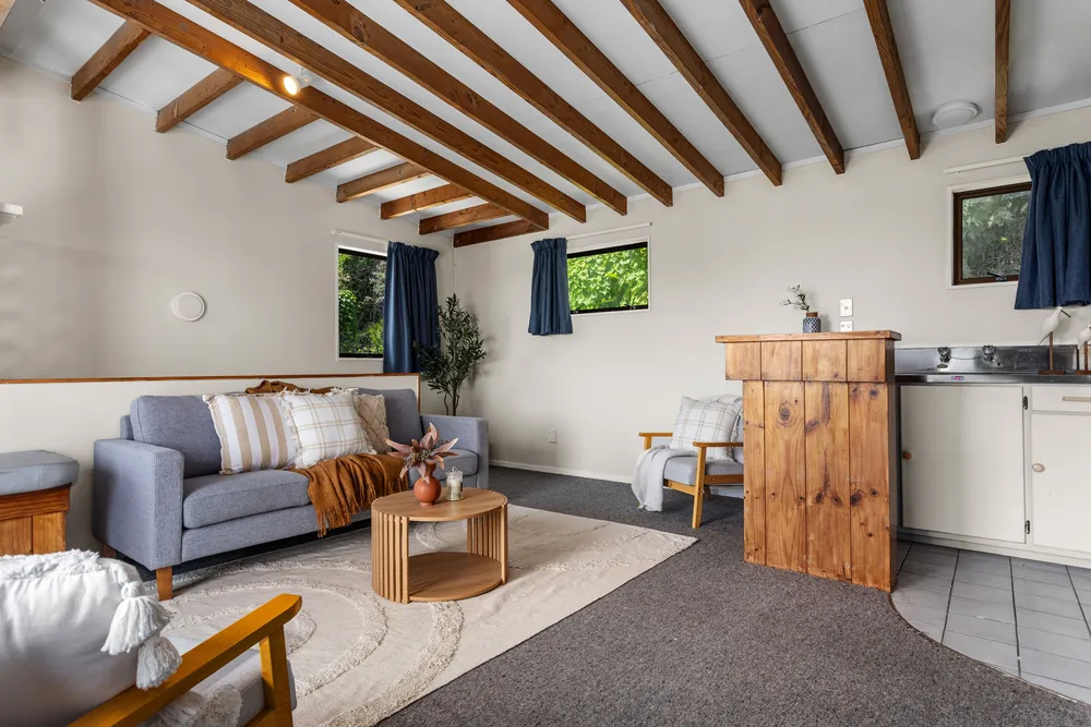 Photos of 90 Pohutukawa Avenue