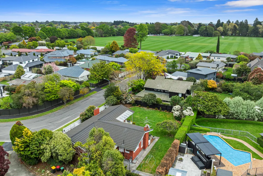 Photos of 12 Brackendale Place