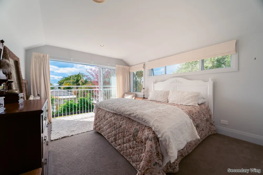 Photos of 22A Maungakiekie Avenue