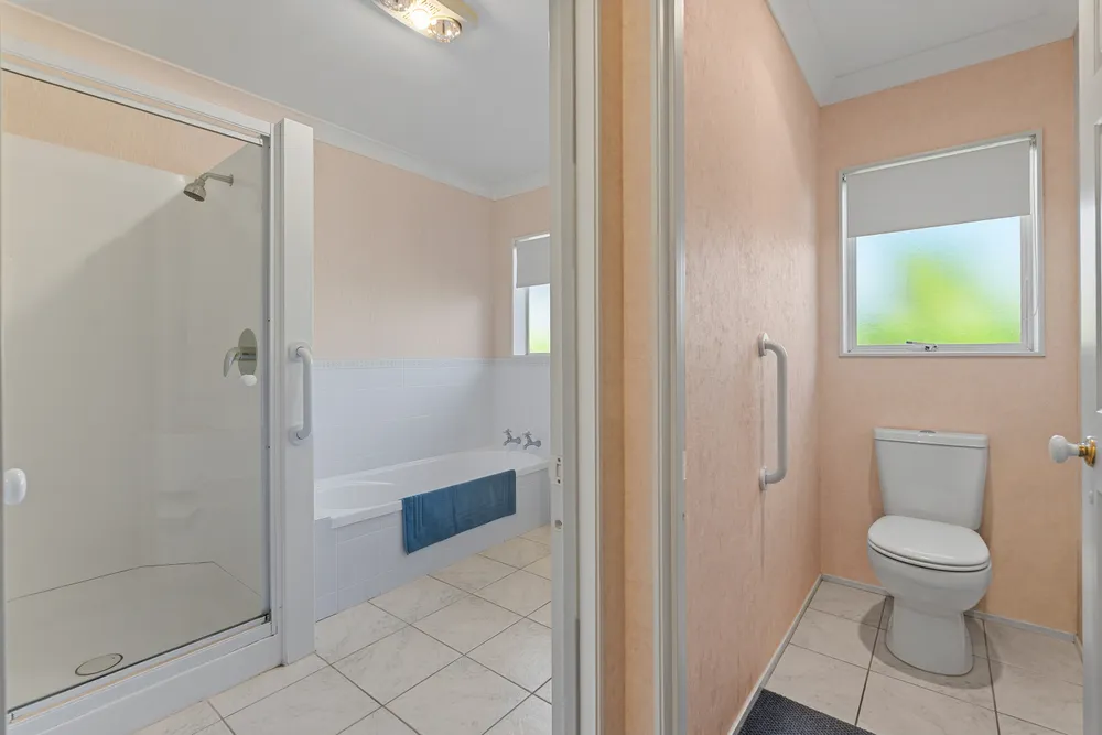 Photos of 40 Settlers Grove