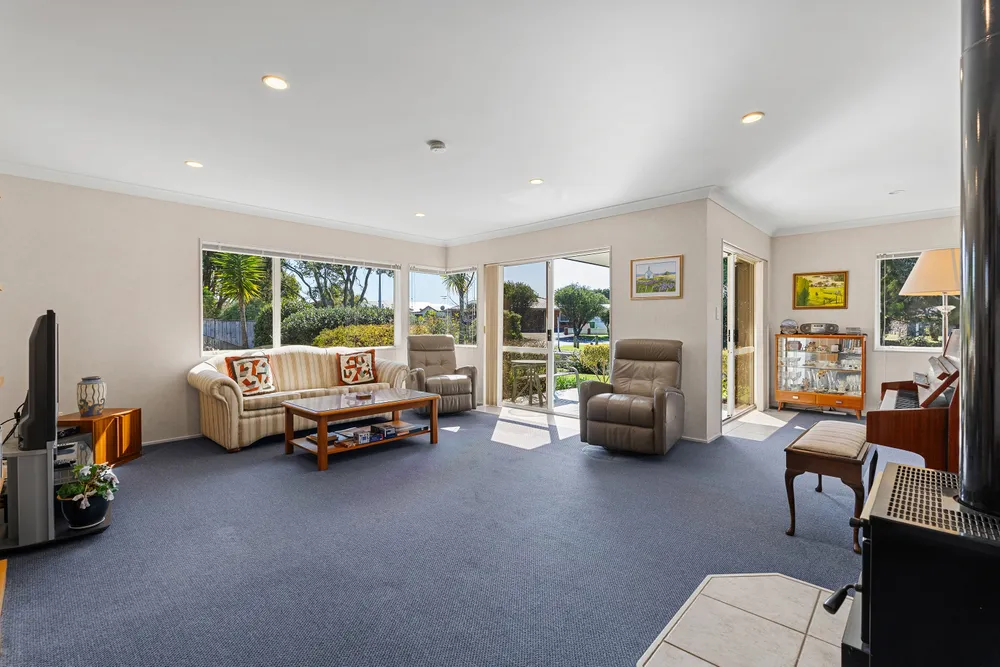 Photos of 40 Settlers Grove