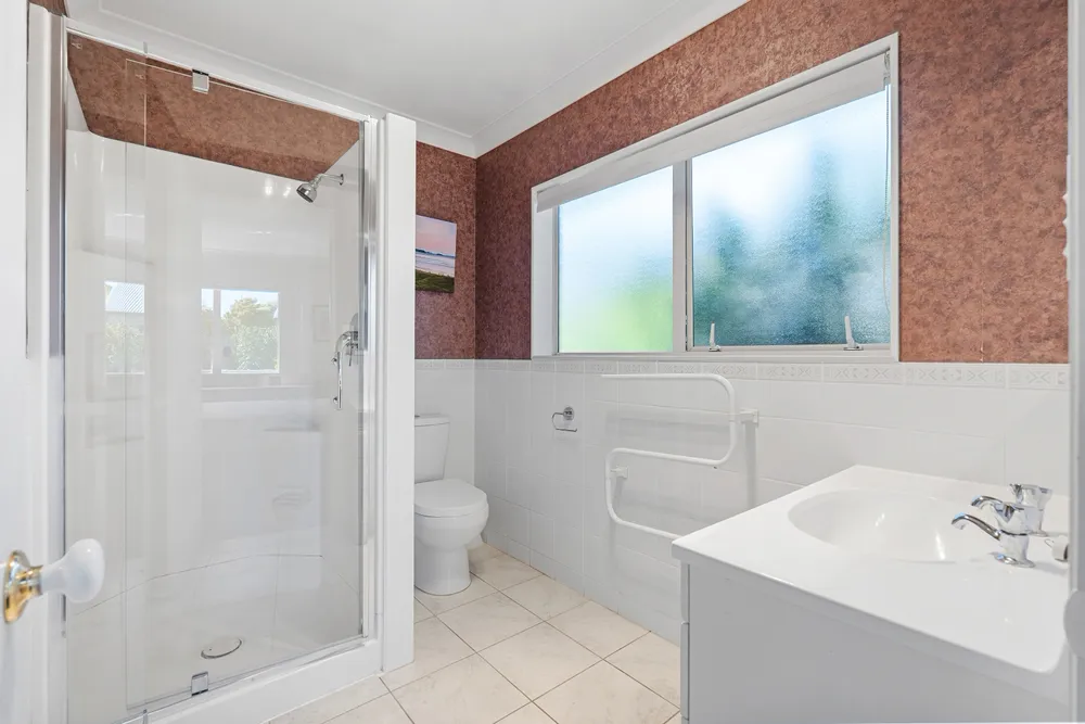 Photos of 40 Settlers Grove