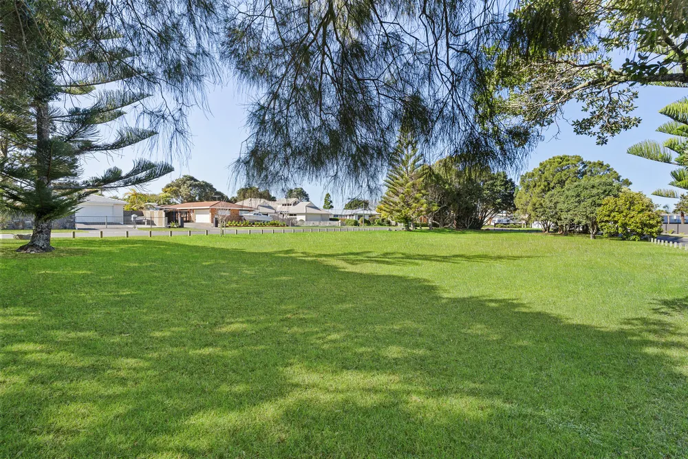 Photos of 40 Settlers Grove
