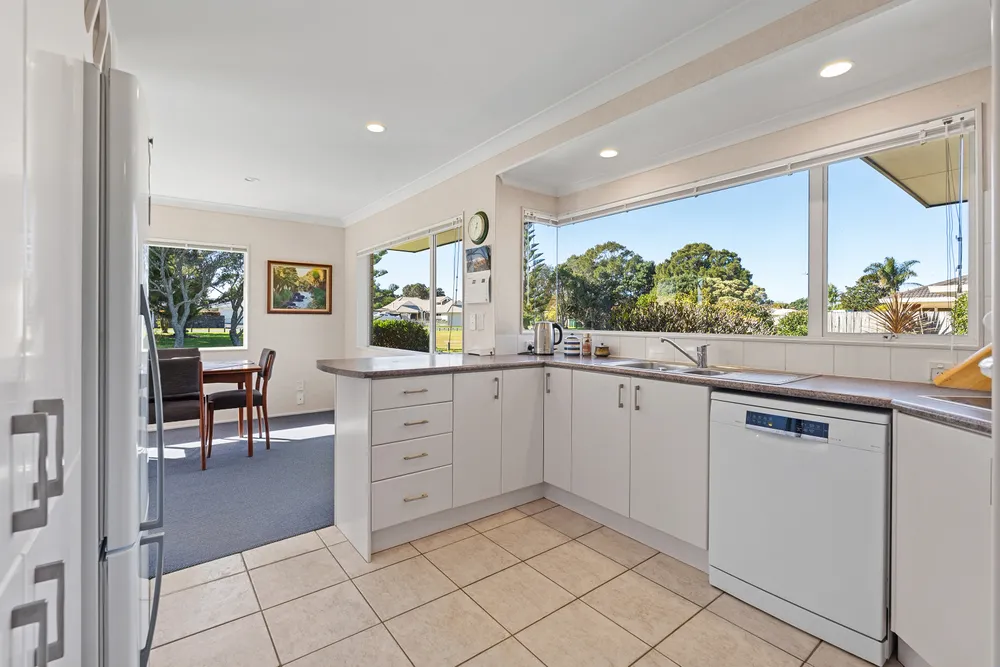 Photos of 40 Settlers Grove