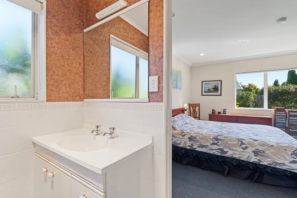 Photos of 40 Settlers Grove
