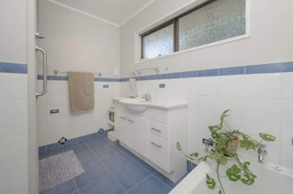 Photos of 95B Levers Road