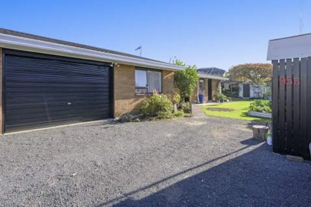 Photos of 95B Levers Road