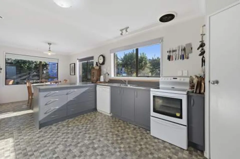 Photos of 95B Levers Road