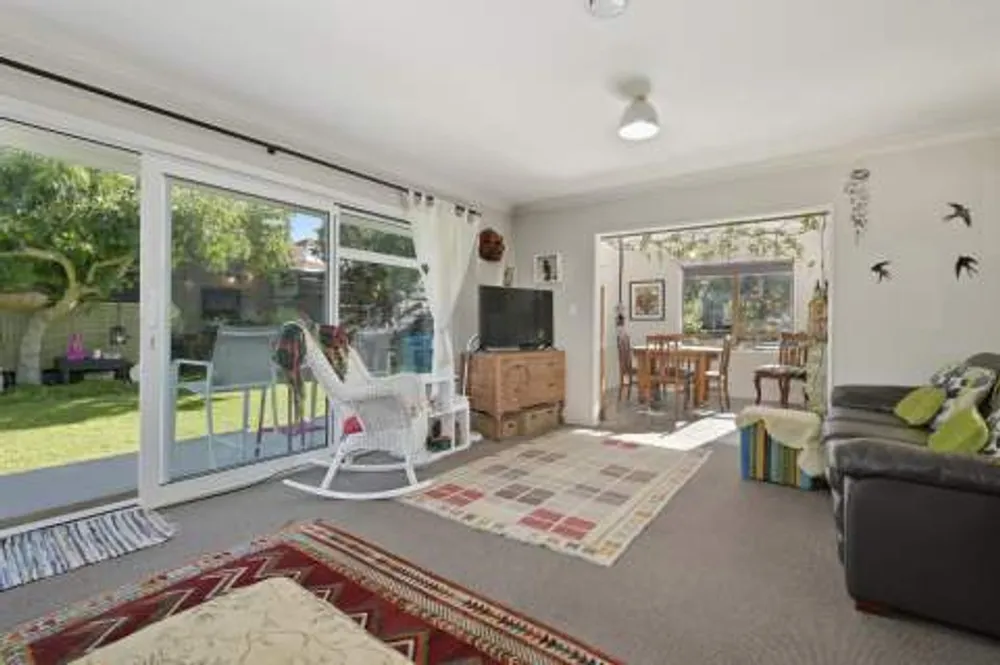 Photos of 95B Levers Road