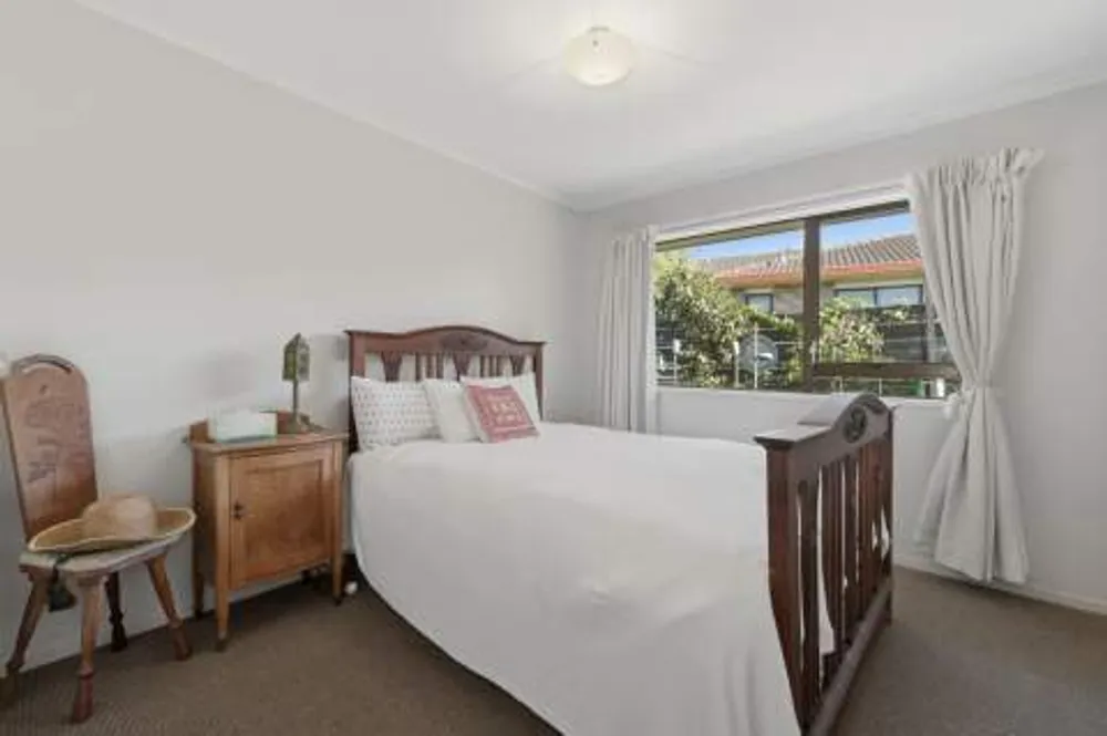 Photos of 95B Levers Road