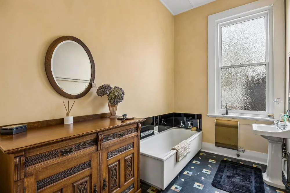 Photos of 4 Willowbank
