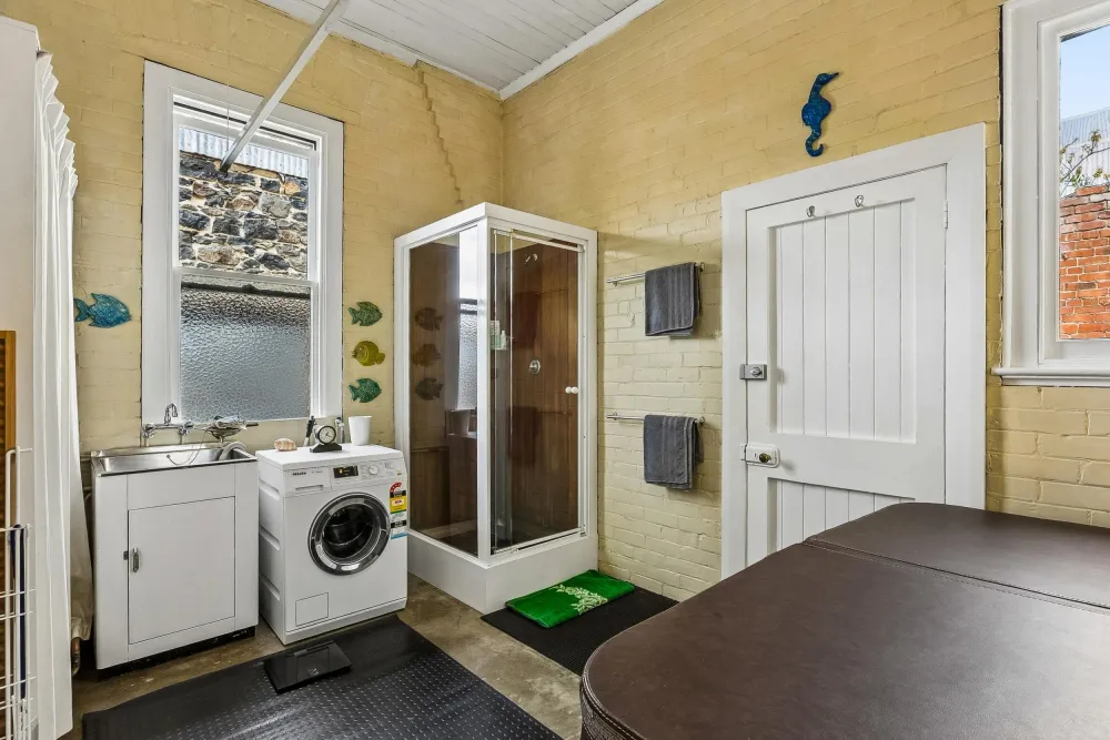 Photos of 4 Willowbank