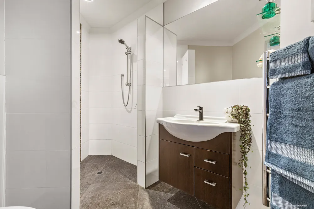 Photos of 5 Basin Place