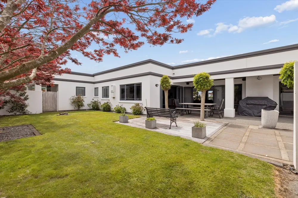 Photos of 76 Palm Beach Boulevard