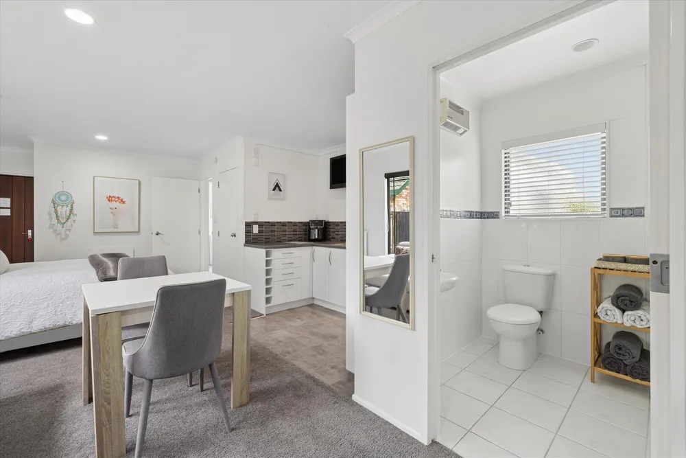 Photos of 76 Palm Beach Boulevard