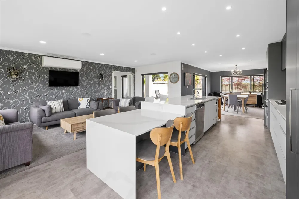 Photos of 76 Palm Beach Boulevard