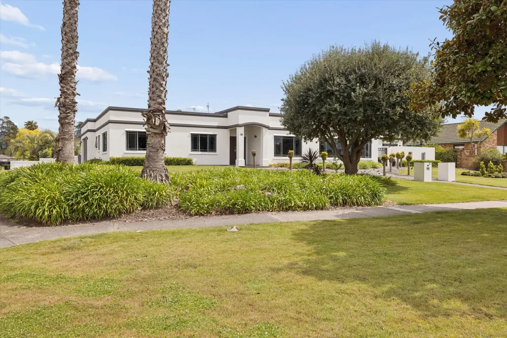 Photos of 76 Palm Beach Boulevard