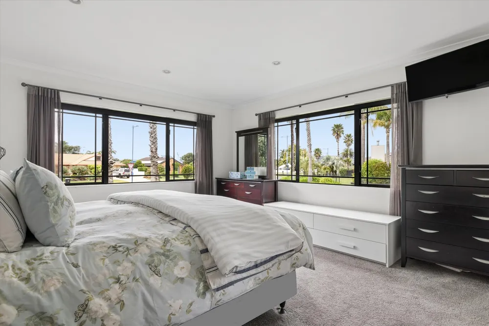 Photos of 76 Palm Beach Boulevard