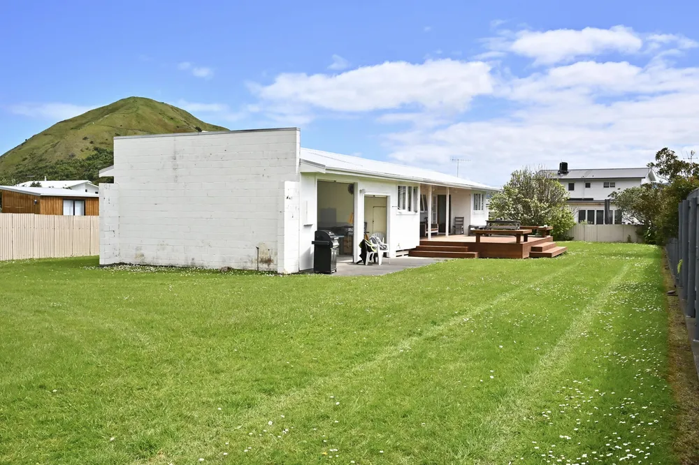 Photos of 18 Lochiel Street