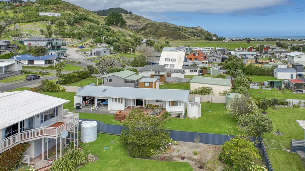 Photos of 18 Lochiel Street