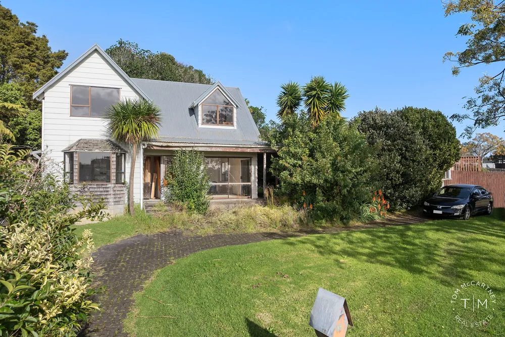 Photos of 48 Finlayson Avenue