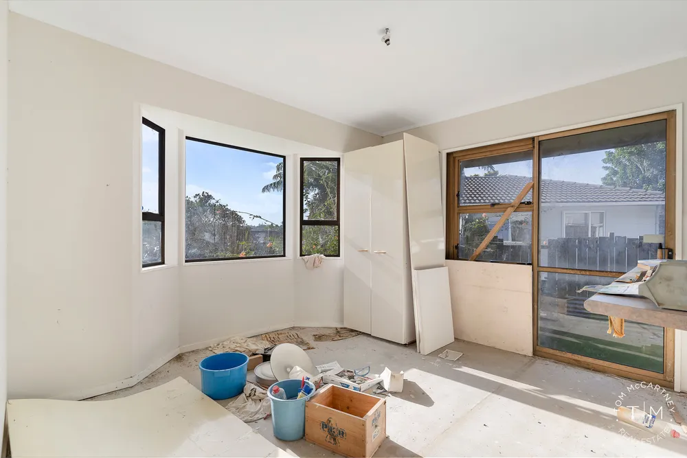 Photos of 48 Finlayson Avenue