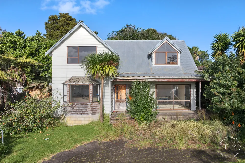 Photos of 48 Finlayson Avenue