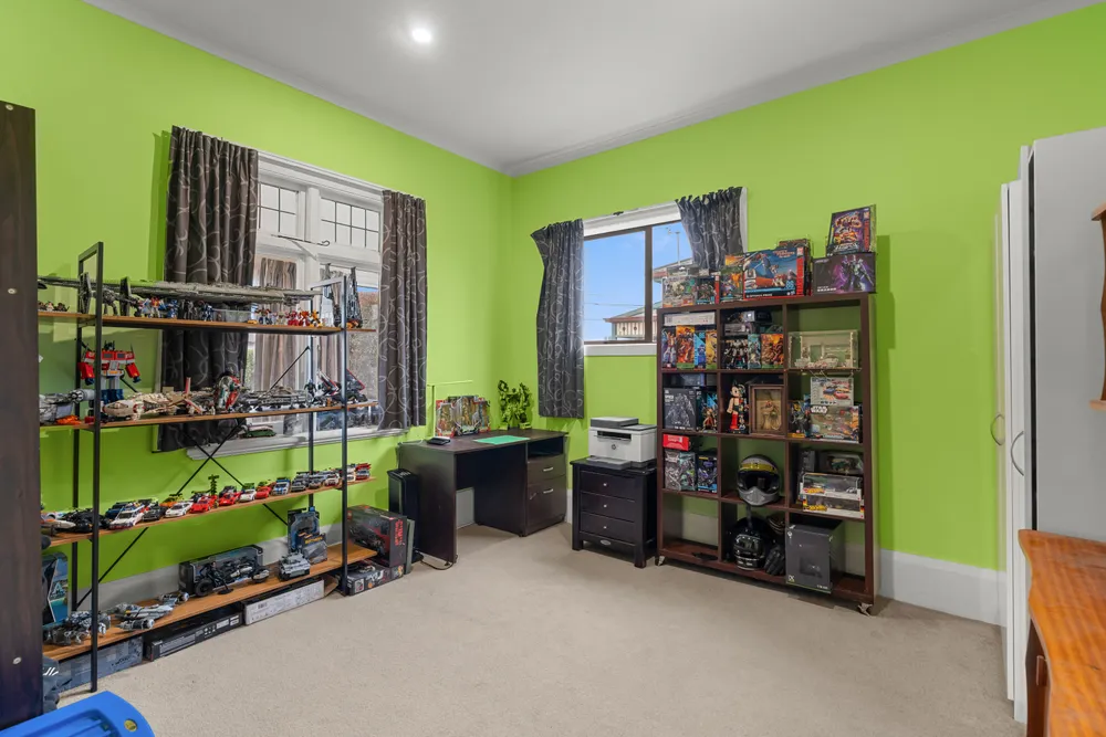 Photos of 17 Mackenzie Avenue