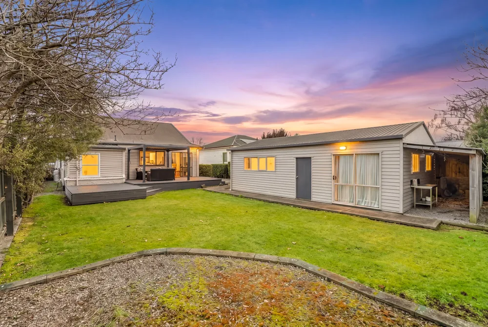 Photos of 17 Mackenzie Avenue