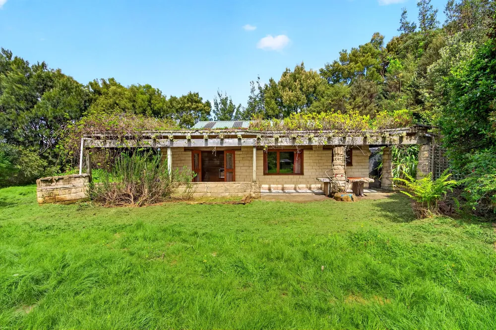 Photos of 204 Oyster Point Road