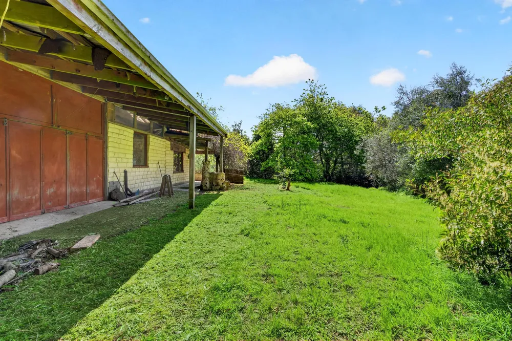 Photos of 204 Oyster Point Road