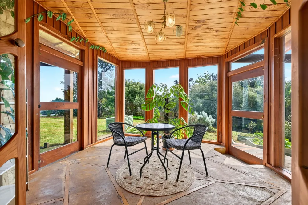 Photos of 204 Oyster Point Road