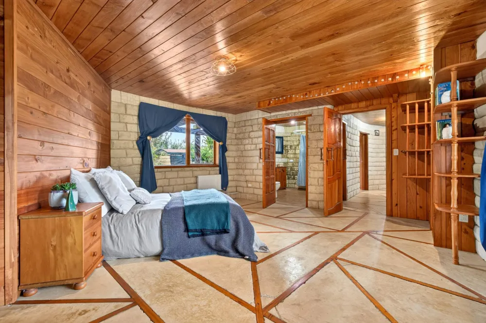 Photos of 204 Oyster Point Road