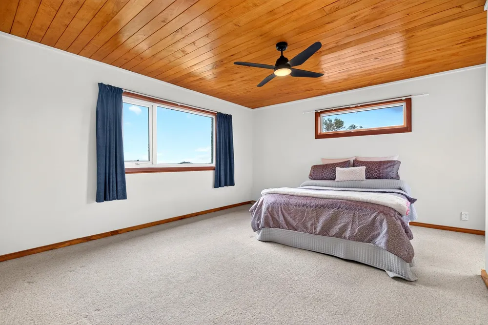 Photos of 204 Oyster Point Road