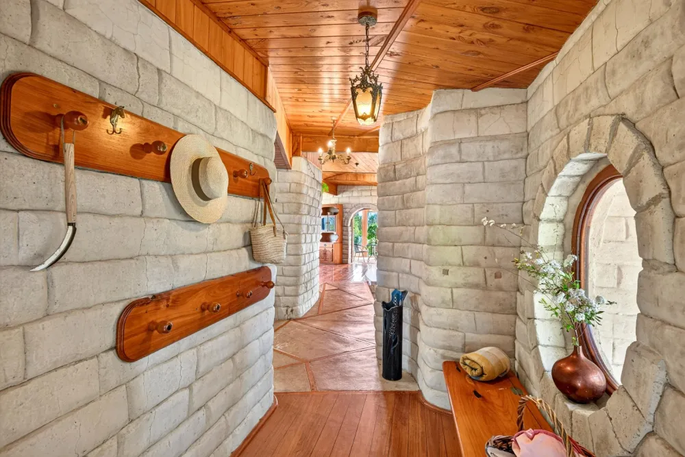 Photos of 204 Oyster Point Road