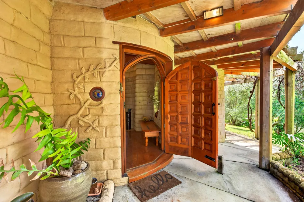 Photos of 204 Oyster Point Road