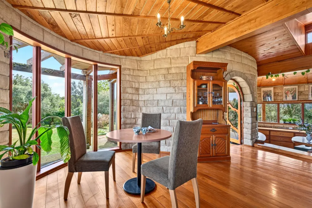 Photos of 204 Oyster Point Road