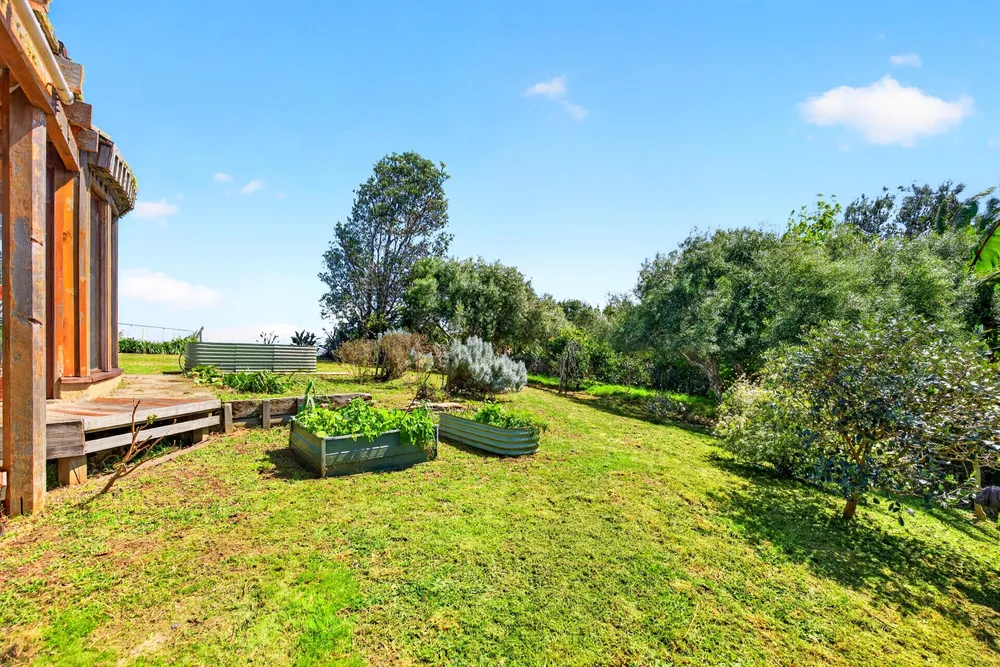 Photos of 204 Oyster Point Road