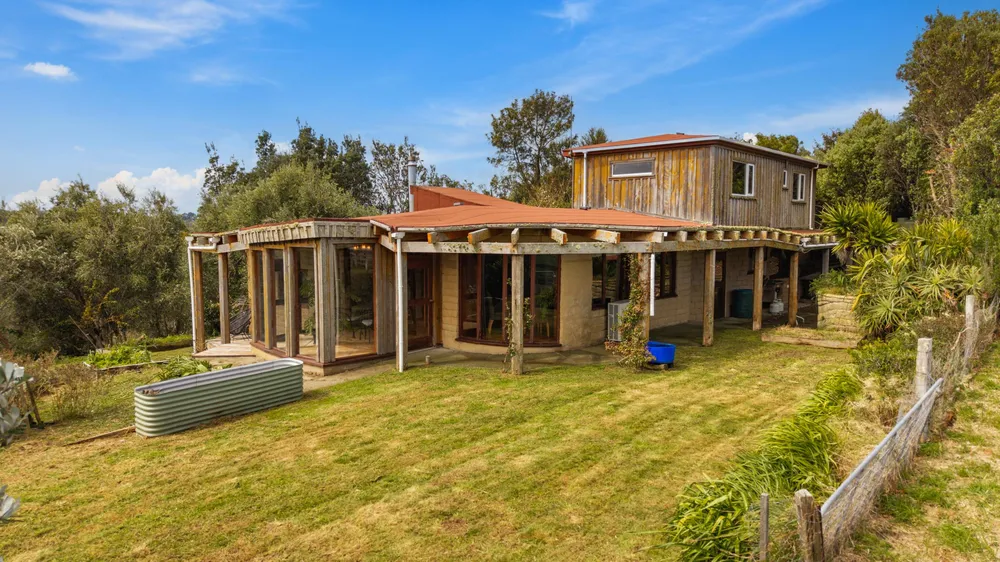Photos of 204 Oyster Point Road