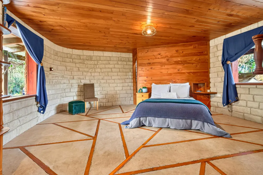 Photos of 204 Oyster Point Road