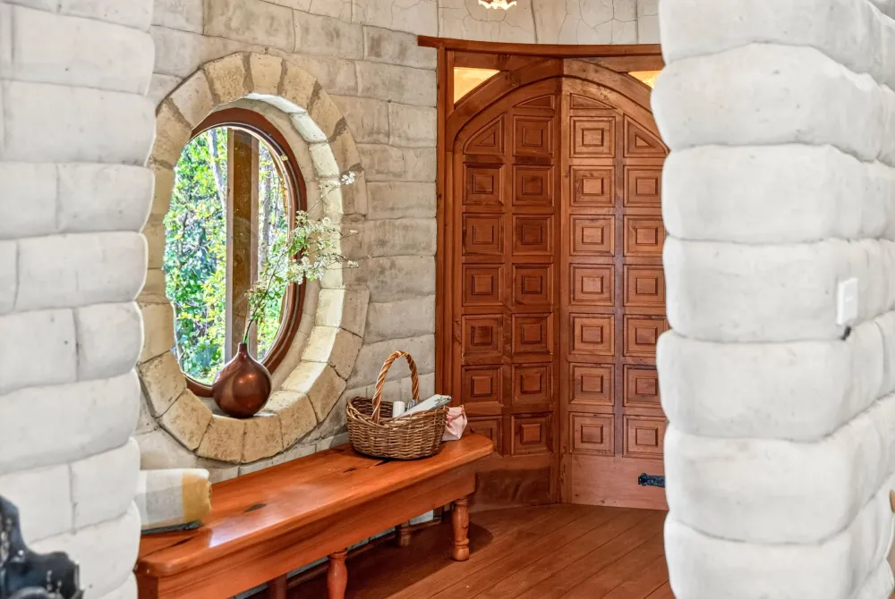 Photos of 204 Oyster Point Road