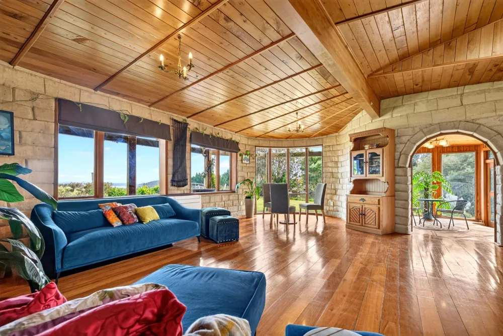 Photos of 204 Oyster Point Road
