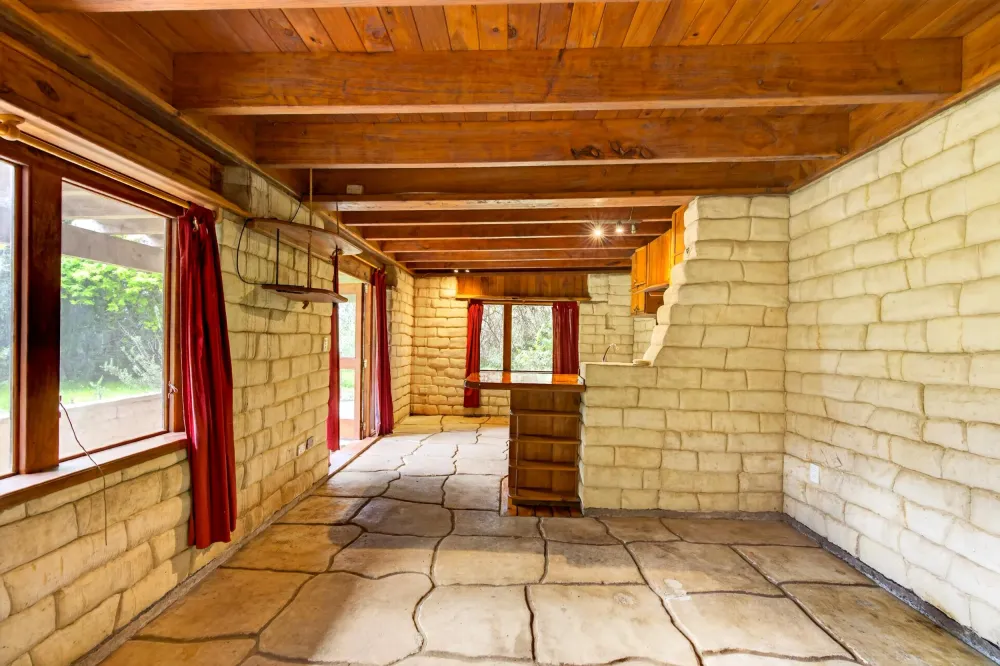 Photos of 204 Oyster Point Road