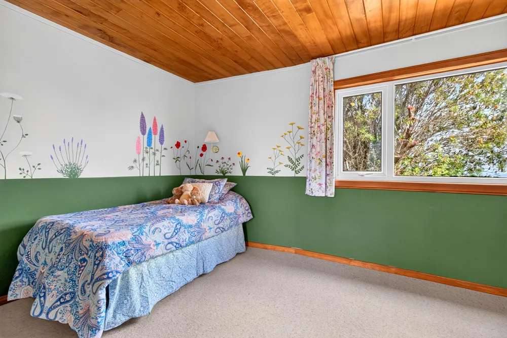 Photos of 204 Oyster Point Road