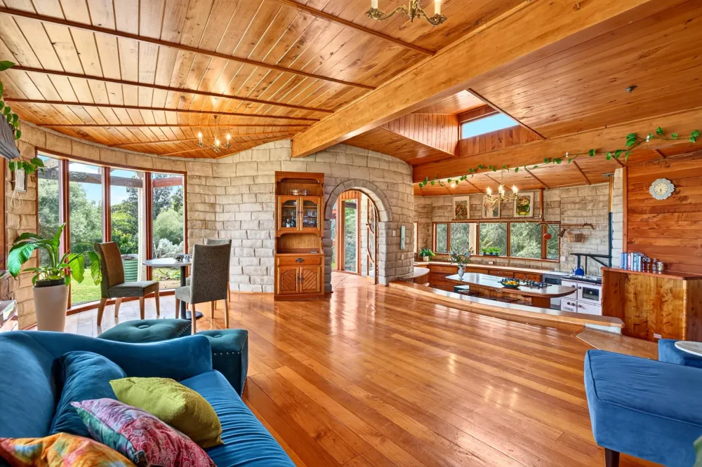 Photos of 204 Oyster Point Road