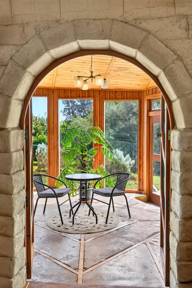 Photos of 204 Oyster Point Road