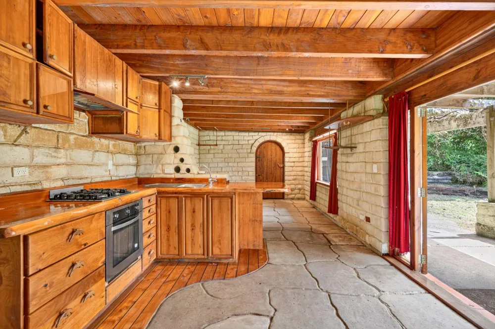 Photos of 204 Oyster Point Road