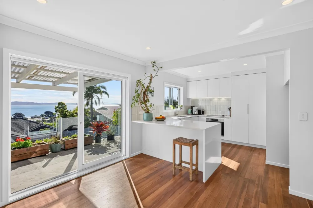Photos of 954 Whangaparaoa Road