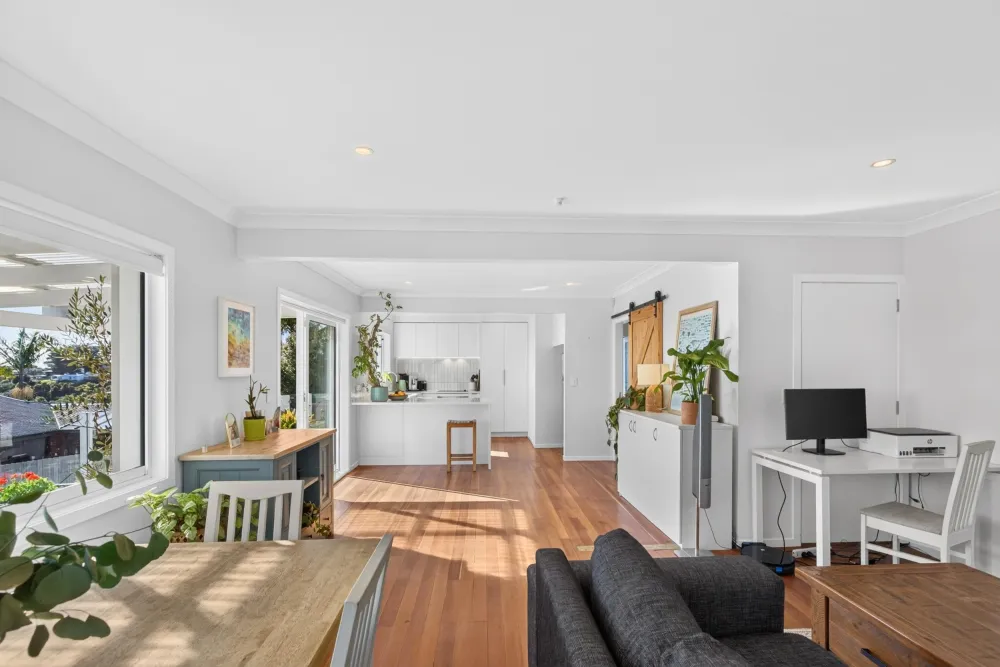 Photos of 954 Whangaparaoa Road