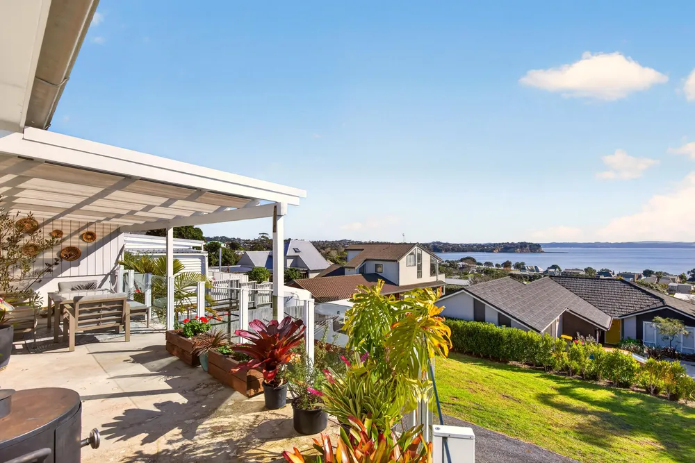 Photos of 954 Whangaparaoa Road